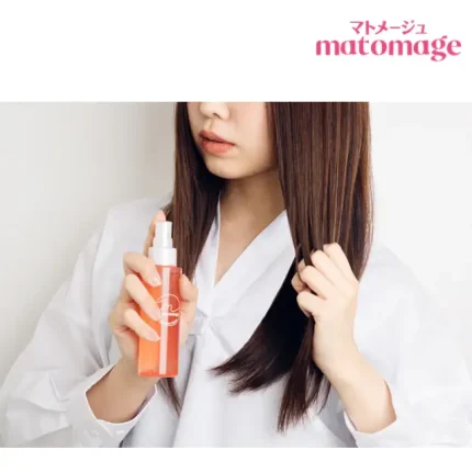 A Japanese girl uses Utena Matomage Hair Arrangement Water on her hair.