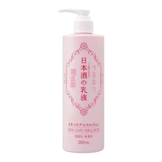 IMG_6803 Kikumasamune Sake Milky Emulsion 380ml Moisturizer - Image 1